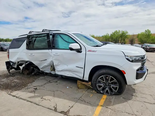 1GNSKPKL5NR136329 — 2022 Chevrolet Tahoe, фото 4 с аукциона Copart, Боковая часть