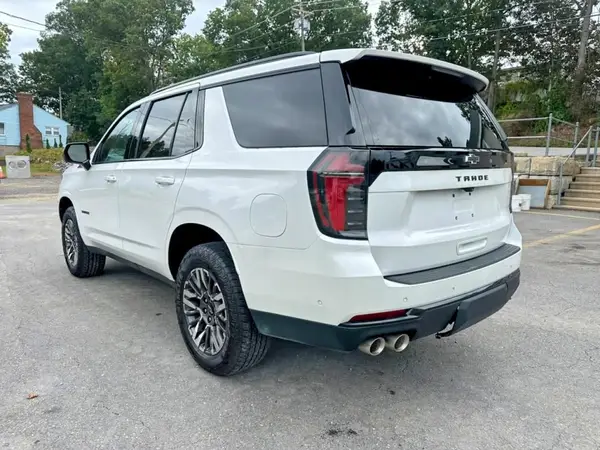 1GNS6PRD5SR187876 — 2025 Chevrolet Tahoe, фото 2 с аукциона Copart 14.10.2026, Мелкие вмятины и царапины