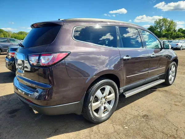 1GNKVJKD2GJ117087 — 2016 Chevrolet Traverse, фото 3 с аукциона Copart 16.10.2026, Механические повреждения