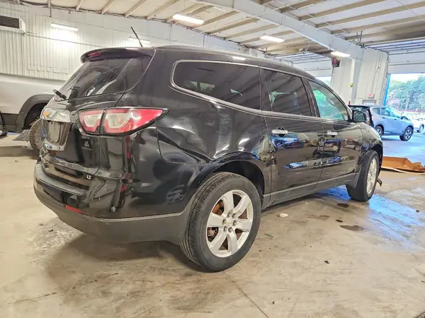 1GNKRGKD6HJ123113 — 2017 Chevrolet Traverse, фото 3 с аукциона Copart, Передняя часть