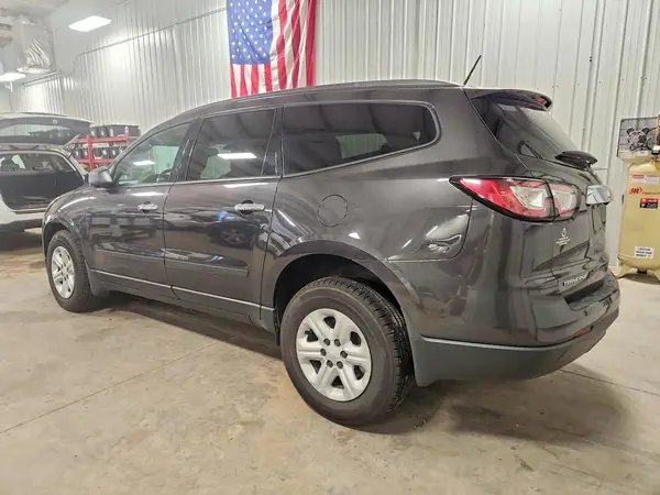 1GNKRFED8HJ276128 — 2017 Chevrolet Traverse, фото 2 с аукциона Copart, Передняя часть