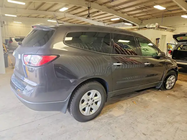 1GNKRFED8HJ276128 — 2017 Chevrolet Traverse, фото 3 с аукциона Copart, Передняя часть