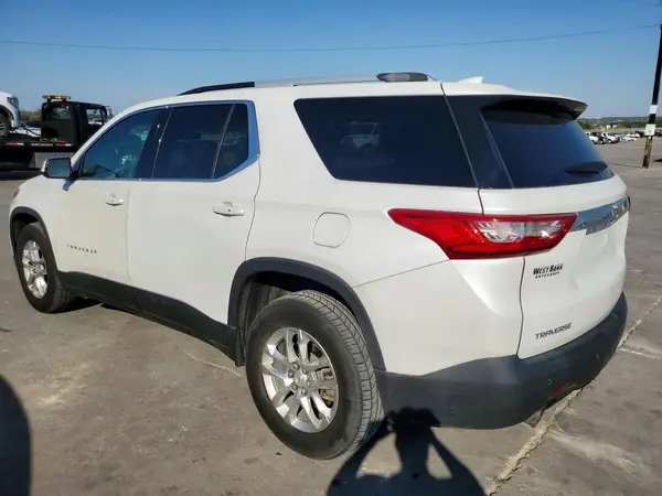 1GNERGKW8JJ104986 — 2018 Chevrolet Traverse, фото 2 с аукциона Copart, Боковая часть