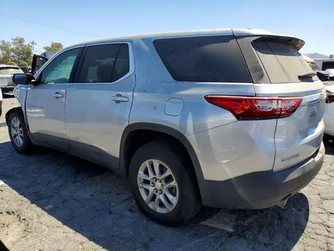 2019 Chevrolet Traverse VIN 1GNERFKW2KJ240249 фото 2