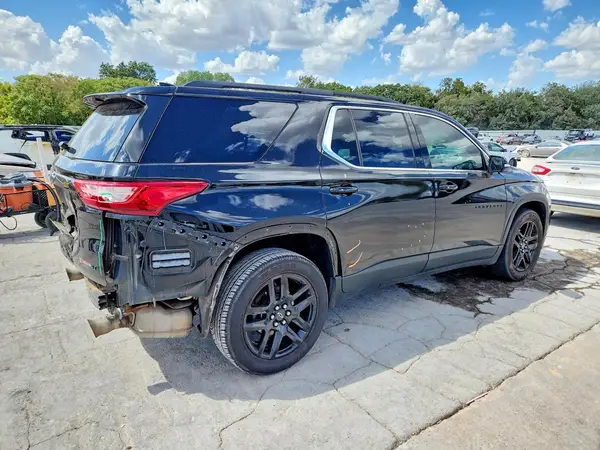 2019 CHEVROLET TRAVERSE VIN 1GNERGKW4KJ138179 фото 3