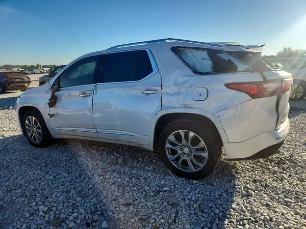 1GNEVKKW8KJ127071 — 2019 Chevrolet Traverse, фото 2 с аукциона Copart, Опрокидывание