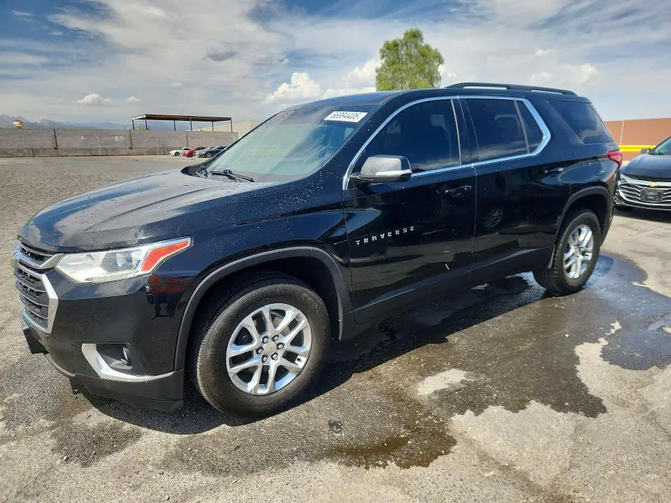 1GNERGKW3LJ213942 Chevrolet Traverse 2020 — повреждение Мелкие вмятины и царапины, фото до ремонта