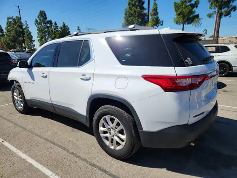 2020 Chevrolet Traverse VIN 1GNERGKW6LJ162162 фото 2