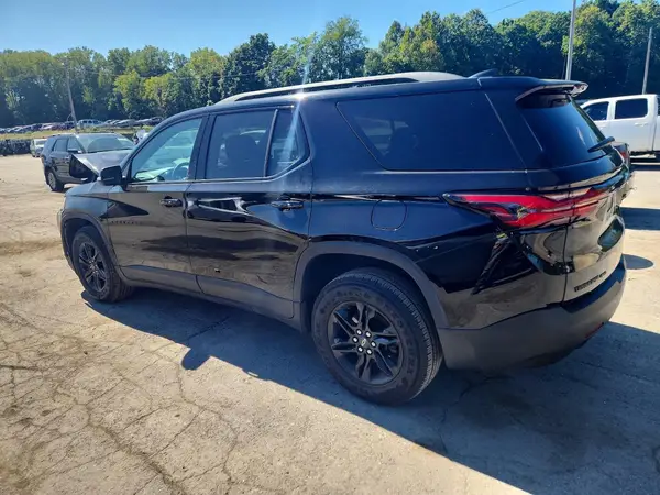 1GNEVGKW1NJ122022 — 2022 Chevrolet Traverse, фото 2 с аукциона Copart, Передняя часть