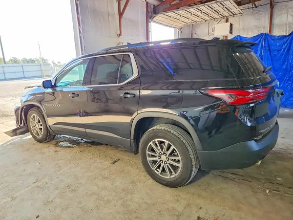 1GNEVHKW7PJ167765 — 2023 Chevrolet Traverse, фото 2 с аукциона Copart, Передняя часть