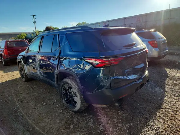 1GNEVGKW5PJ288580 — 2023 Chevrolet Traverse, фото 2 с аукциона Copart, Опрокидывание