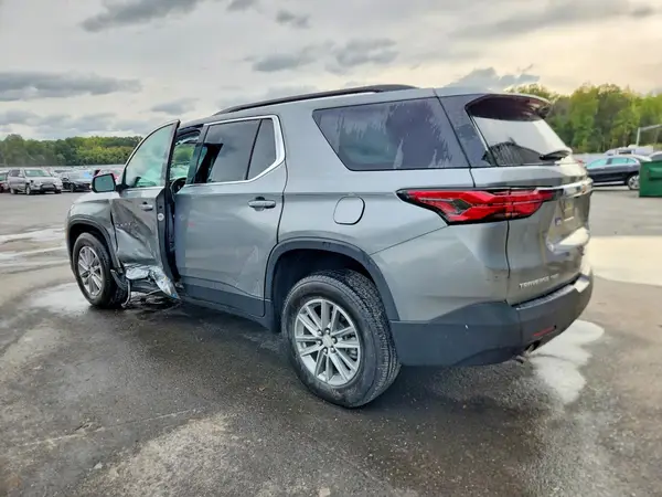 1GNEVGKW8PJ181751 — 2023 Chevrolet Traverse, фото 2 с аукциона Copart, Боковая часть