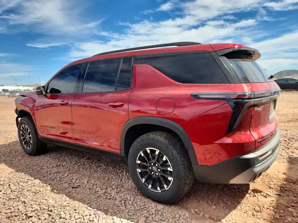 1GNEVJRS0SJ206800 — 2025 Chevrolet Traverse, фото 2 с аукциона Copart 29.09.2026, Передняя часть