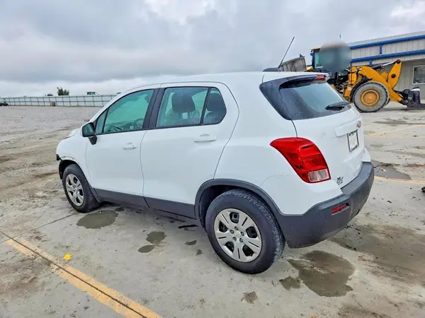 KL7CJKSBXGB760758 — 2016 Chevrolet TRAX, фото 2 с аукциона Copart, Передняя часть