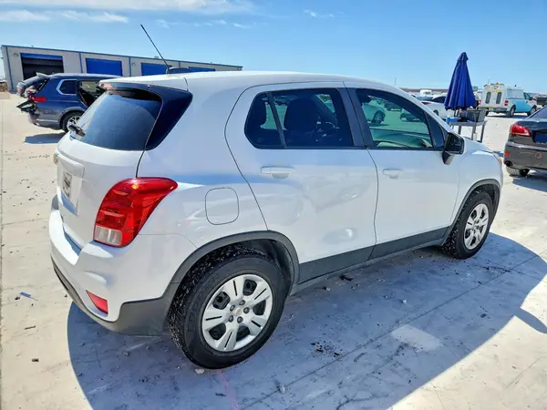 KL7CJKSB7JB628581 — 2018 Chevrolet TRAX, фото 3 с аукциона Copart 07.10.2026, Передняя часть
