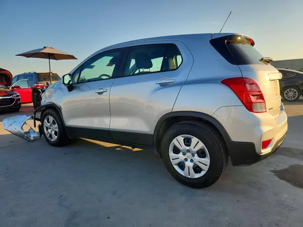 KL7CJKSB5JB704167 — 2018 Chevrolet TRAX, фото 2 с аукциона Copart, Передняя часть