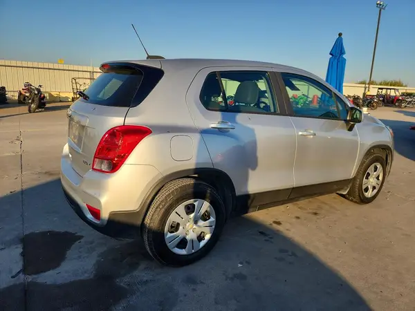 KL7CJKSB5JB704167 — 2018 Chevrolet TRAX, фото 3 с аукциона Copart, Передняя часть