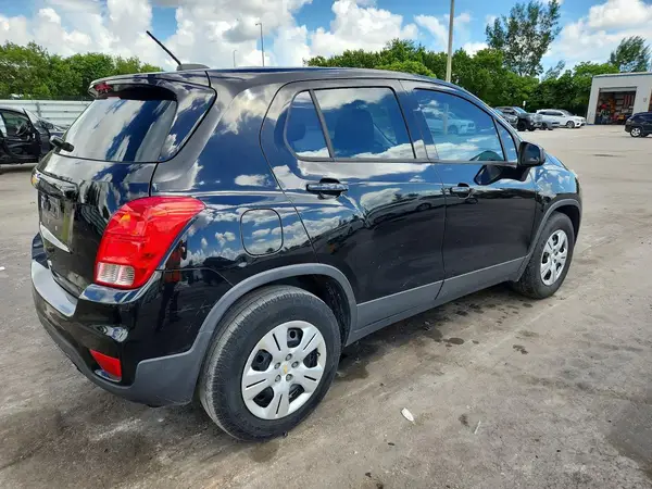 3GNCJKSB9KL154627 — 2019 Chevrolet TRAX, фото 3 с аукциона Copart 12.10.2026, Мелкие вмятины и царапины