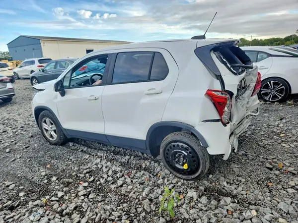 KL7CJKSB2LB066270 — 2020 Chevrolet TRAX, фото 2 с аукциона Copart, Передняя часть