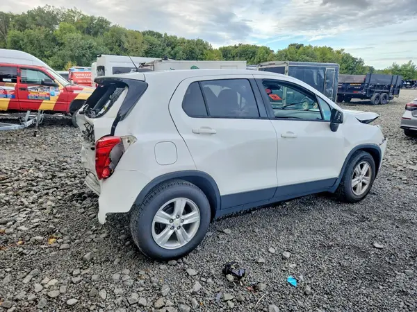 KL7CJKSB2LB066270 — 2020 Chevrolet TRAX, фото 3 с аукциона Copart, Передняя часть