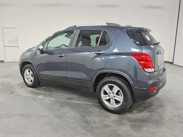 KL7CJPSB6MB339614 — 2021 Chevrolet TRAX, фото 2 с аукциона Copart 08.10.2026, Мелкие вмятины и царапины