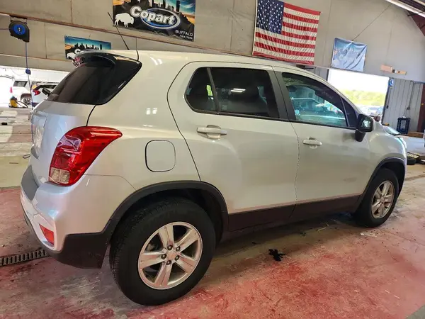 KL7CJNSM7NB544401 — 2022 Chevrolet TRAX, фото 3 с аукциона Copart, Передняя часть