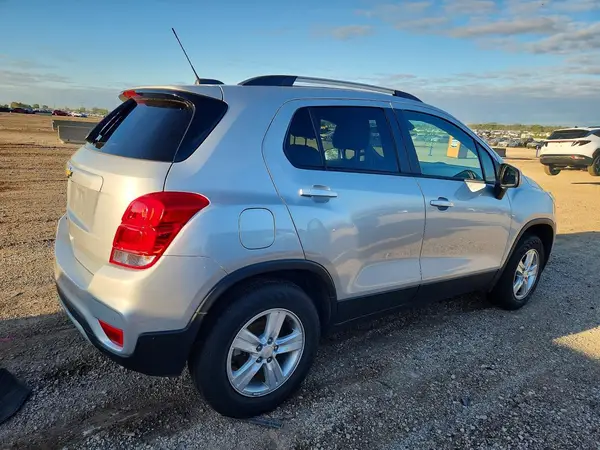 KL7CJPSMXNB528902 — 2022 Chevrolet TRAX, фото 3 с аукциона Copart, Передняя часть