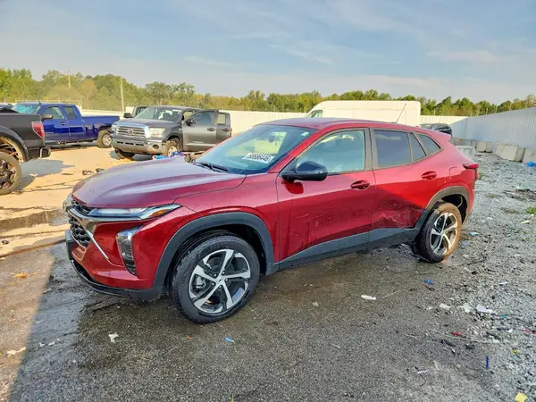 KL77LGE28RC245677 — 2024 Chevrolet TRAX, Боковая часть (Side), фото до ремонта