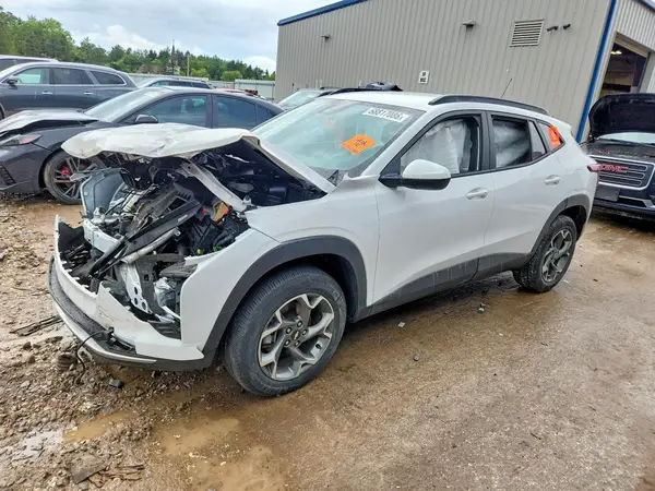 KL77LHE25RC129455 — 2024 Chevrolet TRAX, Передняя часть (Front End), фото до ремонта