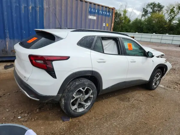 KL77LHE25RC129455 — 2024 Chevrolet TRAX, фото 3 с аукциона Copart, Передняя часть