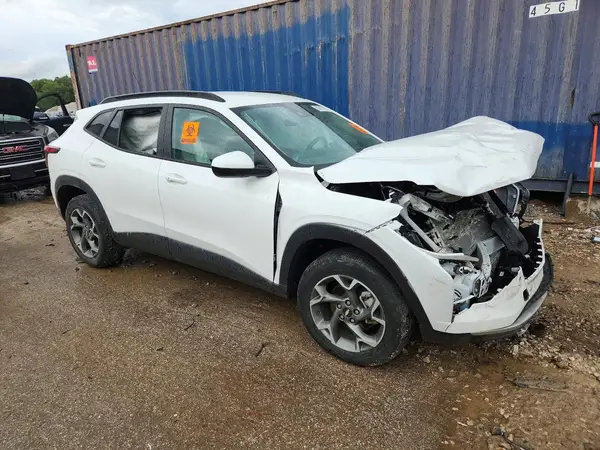 KL77LHE25RC129455 — 2024 Chevrolet TRAX, фото 4 с аукциона Copart, Передняя часть