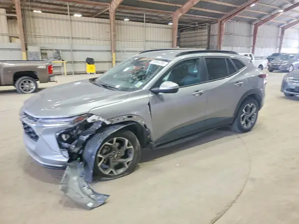 KL77LHE2XRC018996 — 2024 Chevrolet TRAX, Передняя часть (Front End), фото до ремонта