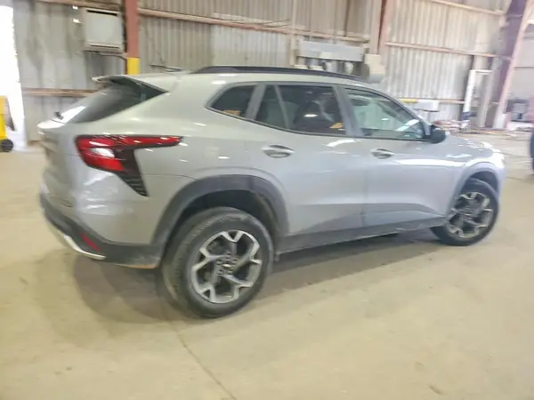 KL77LHE2XRC018996 — 2024 Chevrolet TRAX, фото 3 с аукциона Copart, Передняя часть