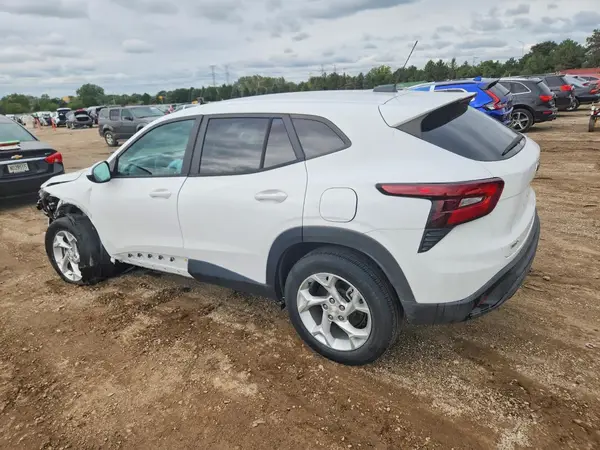KL77LFE29RC048852 — 2024 Chevrolet TRAX, фото 2 с аукциона Copart, Передняя часть