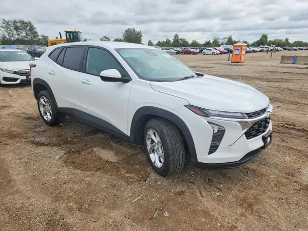 KL77LFE29RC048852 — 2024 Chevrolet TRAX, фото 4 с аукциона Copart, Передняя часть