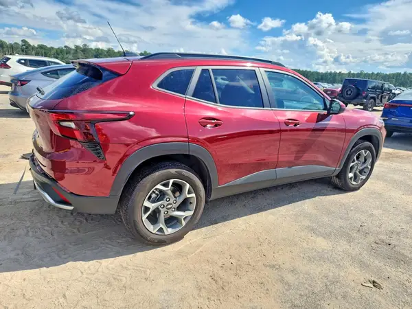 KL77LHEP1SC228758 — 2025 Chevrolet TRAX, фото 3 с аукциона Copart, Задняя часть