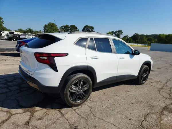 KL77LKEP8SC086177 — 2025 Chevrolet TRAX, фото 3 с аукциона Copart, Град