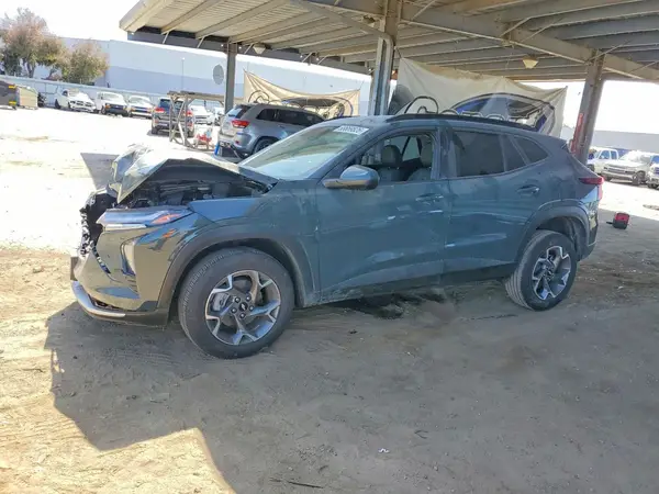 KL77LHEP9SC124423 — 2025 Chevrolet TRAX, Передняя часть (Front End), фото до ремонта