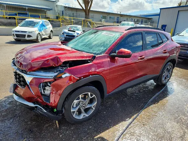 KL77LHEP3SC283213 — 2025 Chevrolet TRAX, Передняя часть (Front End), фото до ремонта