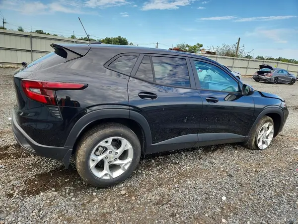 KL77LFEP2SC026516 — 2025 Chevrolet TRAX, фото 3 с аукциона Copart, Передняя часть