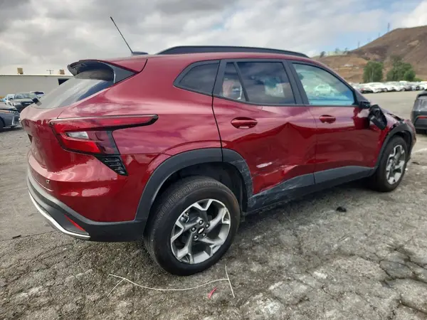 KL77LHEP5SC233980 — 2025 Chevrolet TRAX, фото 3 с аукциона Copart, Опрокидывание