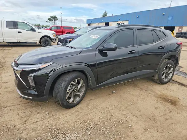 KL77LHEP6SC338348 — 2025 Chevrolet TRAX, Передняя часть (Front End), фото до ремонта