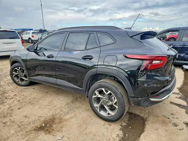KL77LHEP6SC338348 — 2025 Chevrolet TRAX, фото 2 с аукциона Copart, Передняя часть