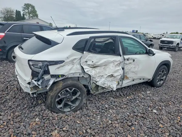 KL77LHEP5SC215611 — 2025 Chevrolet TRAX, фото 3 с аукциона Copart, Боковая часть