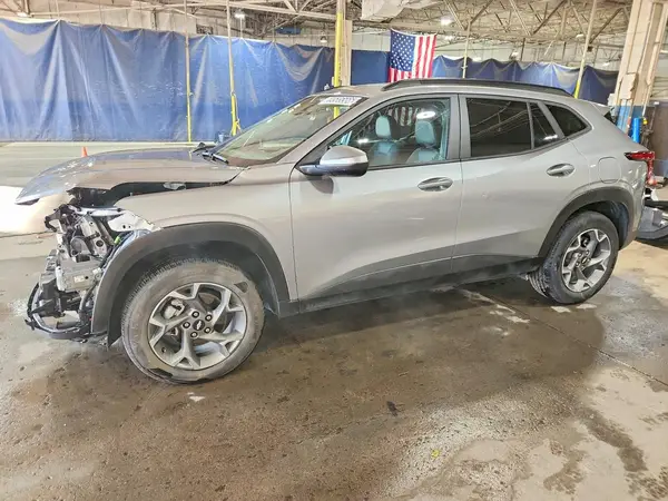 KL77LHEP9SC276489 — 2025 Chevrolet TRAX, Передняя часть (Front End), фото до ремонта