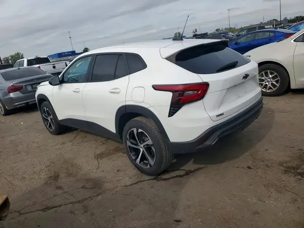 KL77LGEP4SC062388 — 2025 Chevrolet TRAX, фото 2 с аукциона Copart, Передняя часть