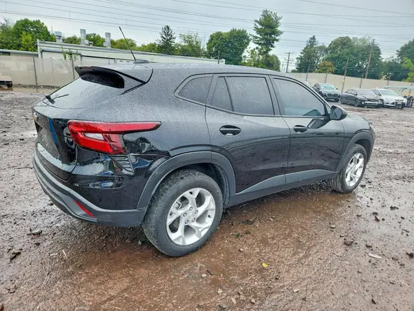 KL77LFEP6SC043531 — 2025 Chevrolet TRAX, фото 3 с аукциона Copart, Боковая часть