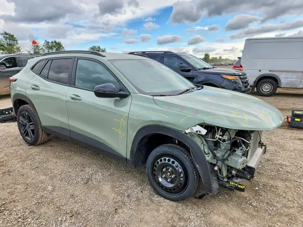 KL77LKEP6SC287348 — 2025 Chevrolet TRAX, фото 4 с аукциона Copart, Передняя часть