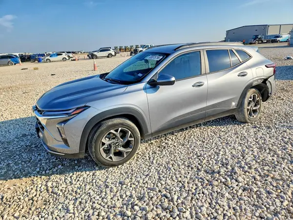 KL77LHEP1SC103808 — 2025 Chevrolet TRAX, Задняя часть (Rear End), фото до ремонта