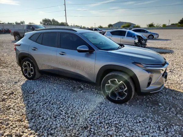 KL77LHEP1SC103808 — 2025 Chevrolet TRAX, фото 4 с аукциона Copart, Задняя часть